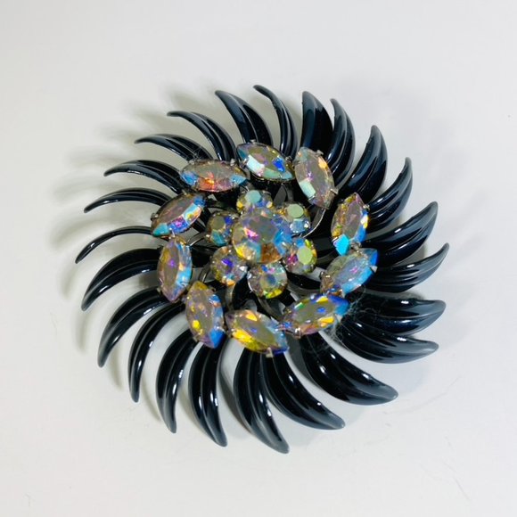 Stunning vintage black enamel and Aurora Borealis crystal Brooch 50's 60s' - Picture 2 of 4